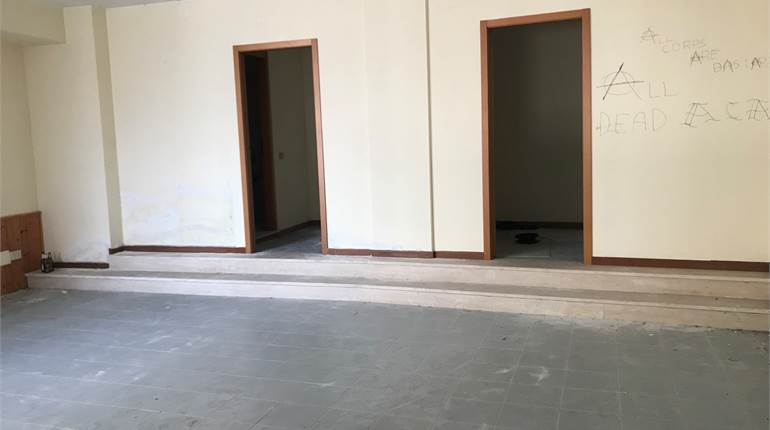 Negozio in vendita in Ancona  zona B. Bianche