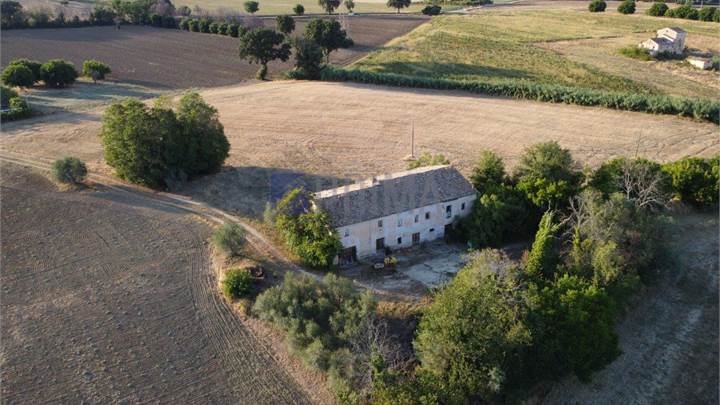 243SC Casa colonica con grande giardino privato