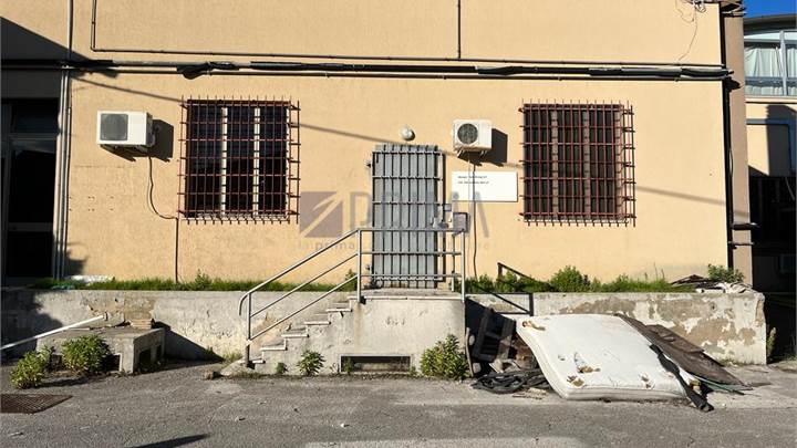 Locale di ampia metratura piano terra