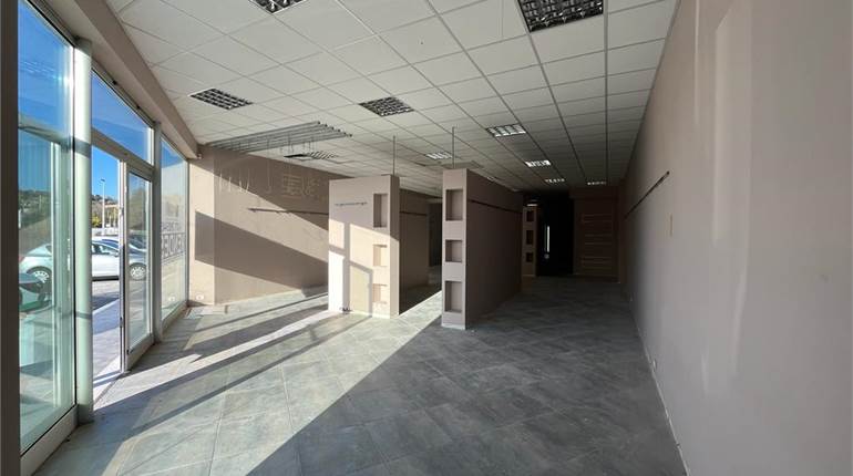 Negozio Ancona visibilita e parcheggio