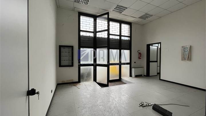 Magazzino con uffici Ancona Baraccola