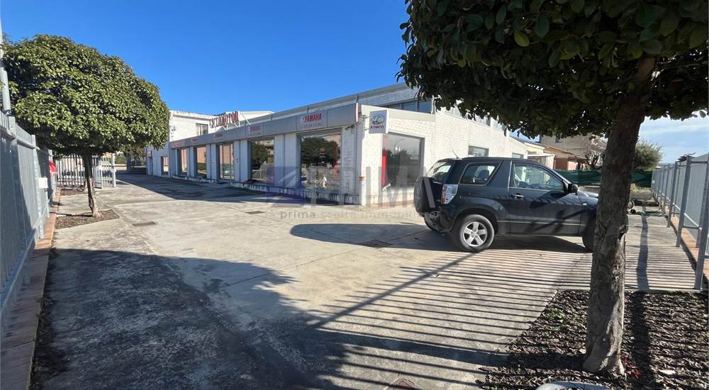 Corte fronte strada