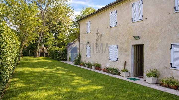  Casolare indipendente con giardino  una piccola oasi di pace tra città e natura!