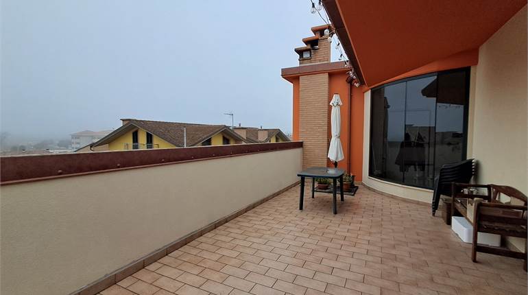 Appartamento con ampia mansarda e terrazzo 