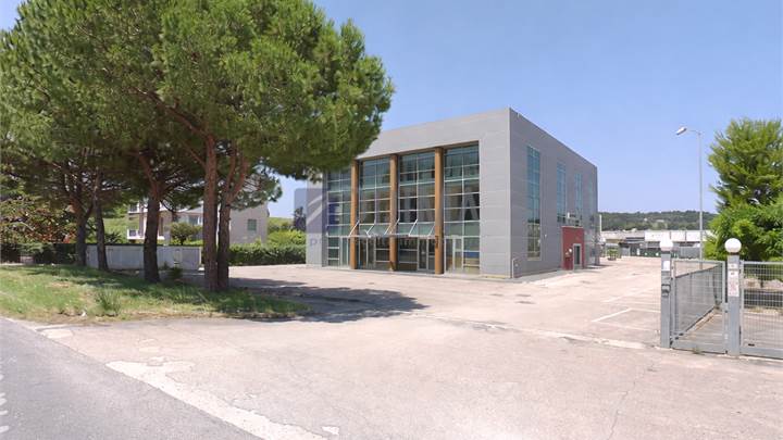 Centro estetico pronto all’uso di 395 mq in contesto direzionale 