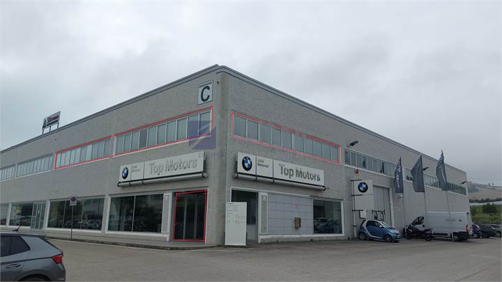Ancona zona Baraccola, Ufficio direzionale in vendita con notevole visibilità