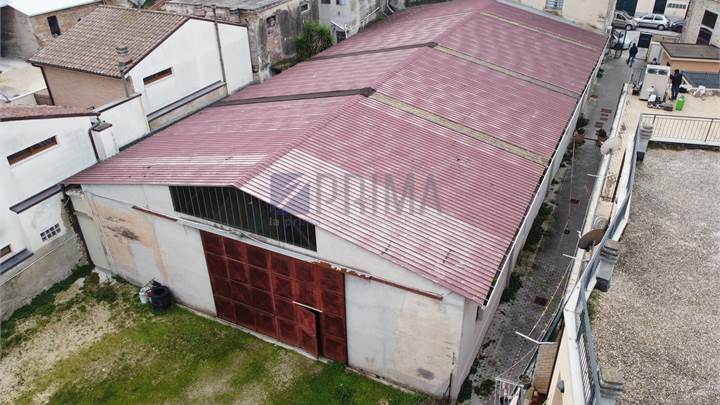 Ampio magazzino di 658 mq in posizione centrale a Jesi