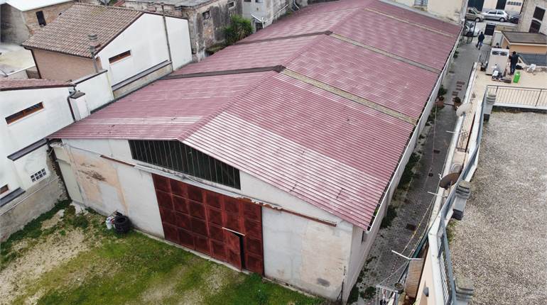 Ampio magazzino di 658 mq in posizione centrale a Jesi