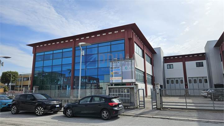 Senigallia: Ampio Ufficio-Laboratorio di 229 mq