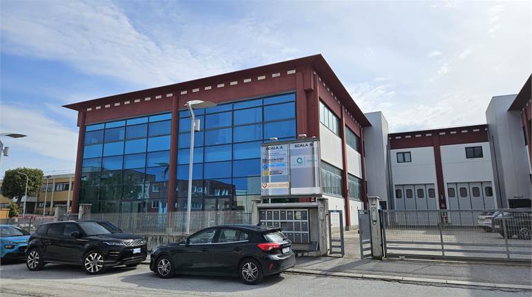 Senigallia: Ampio Ufficio-Laboratorio di 229 mq