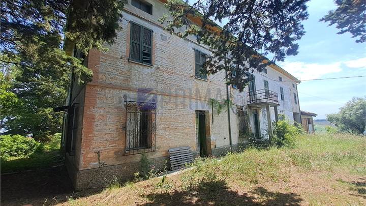 Rustico di ampie dimensioni da ristrutturare completamente