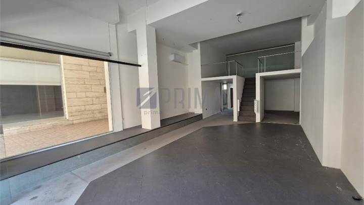 Locale commerciale ed ufficio al centro di Jesi, visibilità, passaggio e parcheggio!