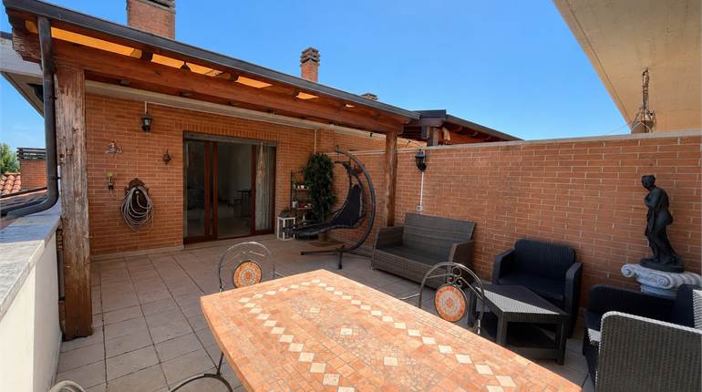 Appartamento duplex con terrazzo e garage in ottima posizione